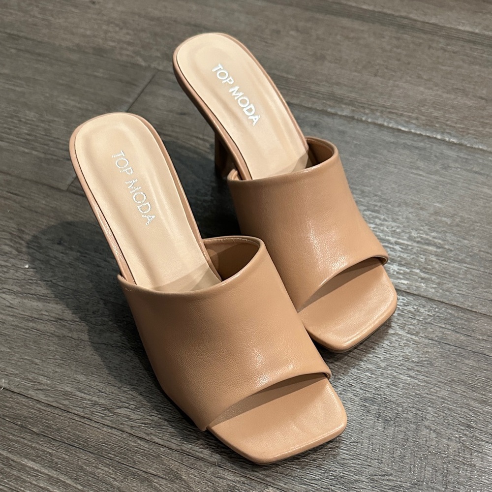 TOP Moda Women's Tan Mules